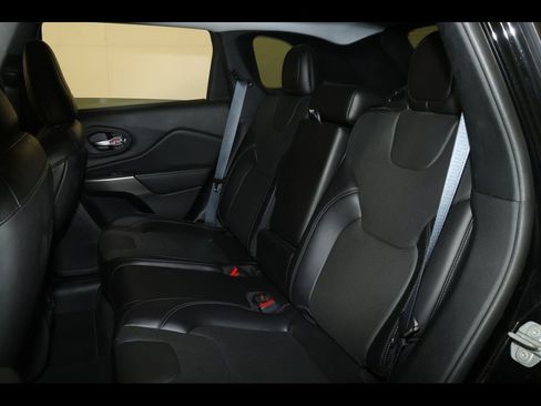 Used 2021 Jeep Cherokee Limited image 30