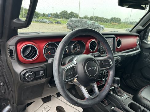 Used 2023 Jeep Wrangler Unlimited Rubicon w/ Cold Weather Group AWD/4WD image 14
