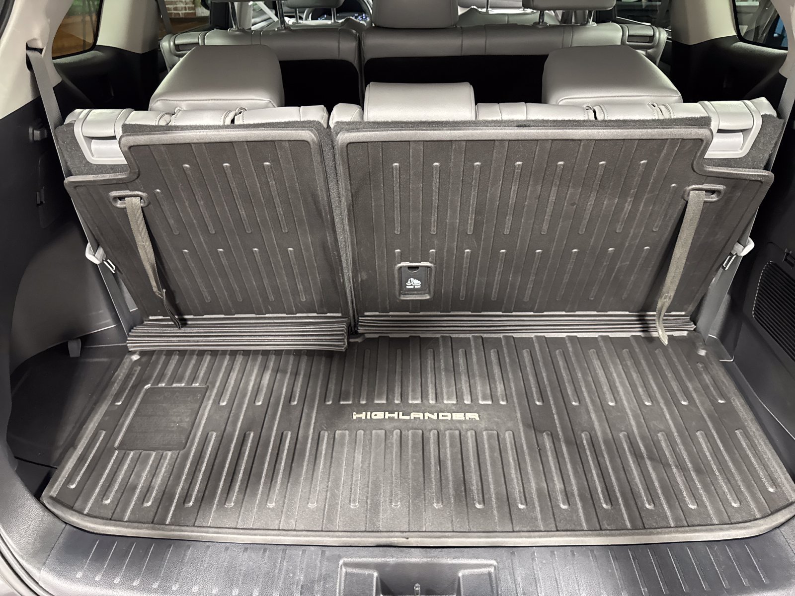 Used 2022 Toyota Highlander XLE AWD/4WD image 28