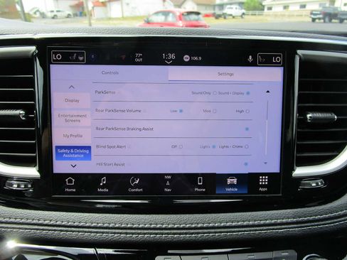 New 2026 Chrysler Pacifica Select FWD image 40