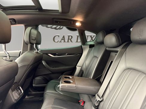 Used 2018 Maserati Levante image 13