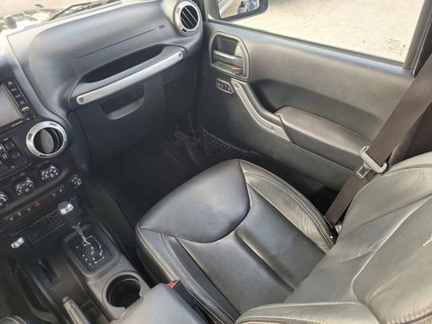 Used 2017 Jeep Wrangler Unlimited Sahara w/ Mopar Chrome Edition Group image 12