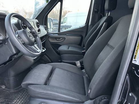 Used 2023 Mercedes-Benz Sprinter 2500 image 4