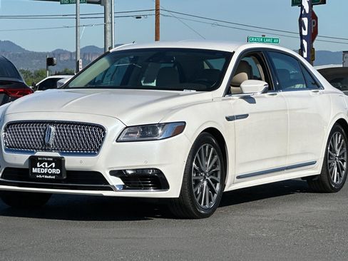 Used 2017 Lincoln Continental Select w/ Technology Package FWD image 9