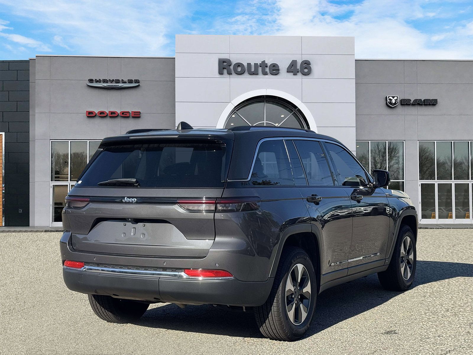 Used 2023 Jeep Grand Cherokee 4WD 4xe image 5