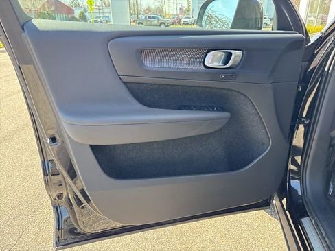 Used 2025 Volvo XC40 B5 Plus AWD/4WD image 16
