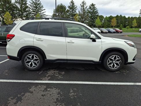 Used 2023 Subaru Forester Premium AWD/4WD image 8