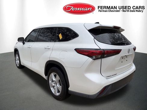 Used 2022 Toyota Highlander LE image 9