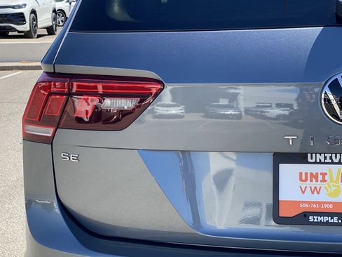 Certified 2022 Volkswagen Tiguan SE FWD image 18