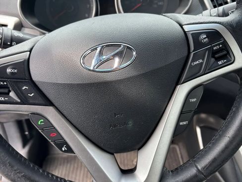 Used 2012 Hyundai Veloster w/ Style Pkg FWD image 27