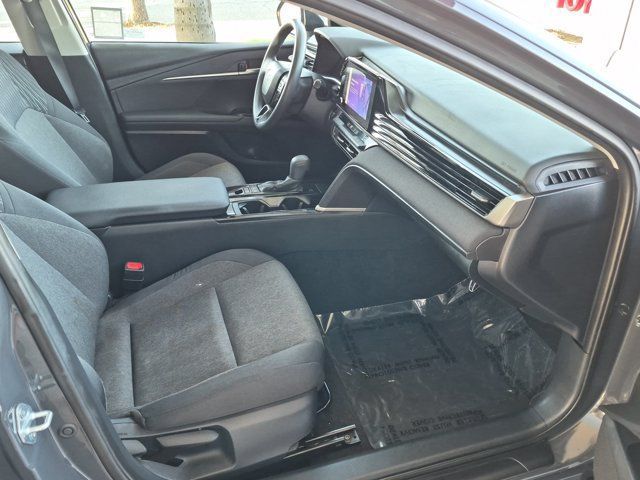 Used 2025 Toyota Camry LE FWD image 5