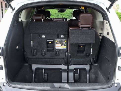 Used 2023 Toyota Sienna Platinum FWD image 8