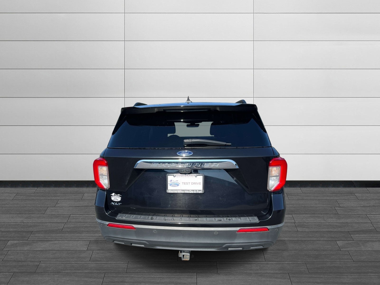 Used 2021 Ford Explorer XLT RWD image 4