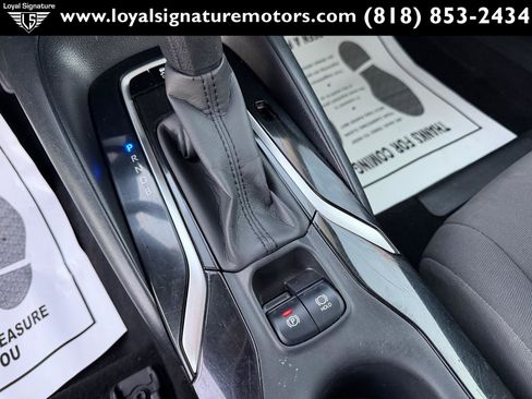Used 2020 Toyota Corolla LE image 19