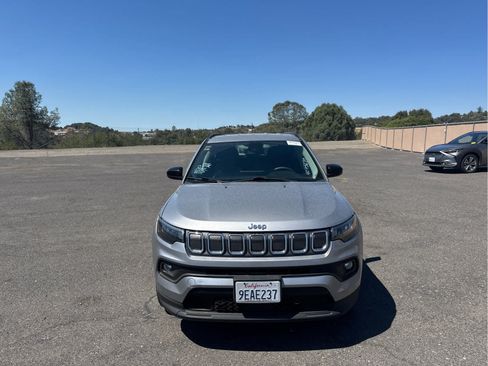 Used 2022 Jeep Compass Latitude AWD/4WD image 2