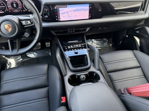 Certified 2024 Porsche Cayenne S AWD/4WD image 18