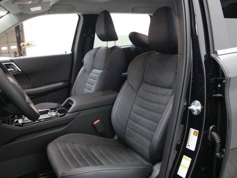 New 2026 Mitsubishi Outlander SE image 7