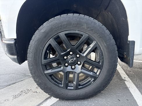 Used 2022 Chevrolet Silverado 1500 LT Trail Boss w/ Convenience Package II image 10