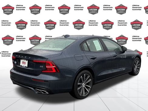 Used 2022 Volvo S60 B5 Momentum w/ Premium Package image 6