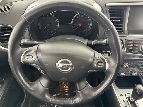 Used 2019 Nissan Pathfinder SL FWD image 23