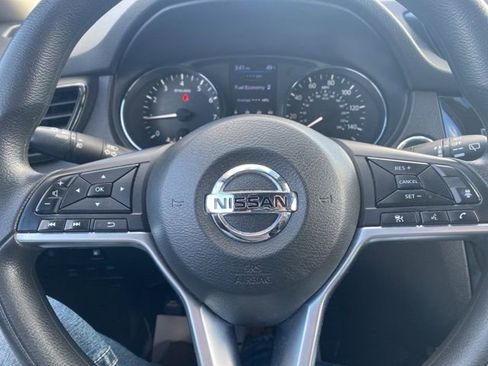 Used 2020 Nissan Rogue SV image 9