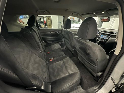 Used 2015 Nissan Rogue SV w/ SV Premium Package image 16