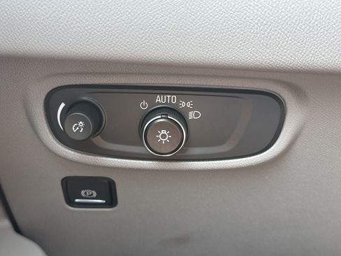 Used 2024 GMC Terrain SLE FWD image 21