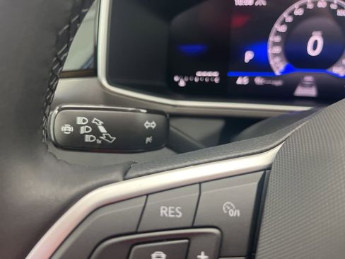 New 2026 Volkswagen Taos SE image 20