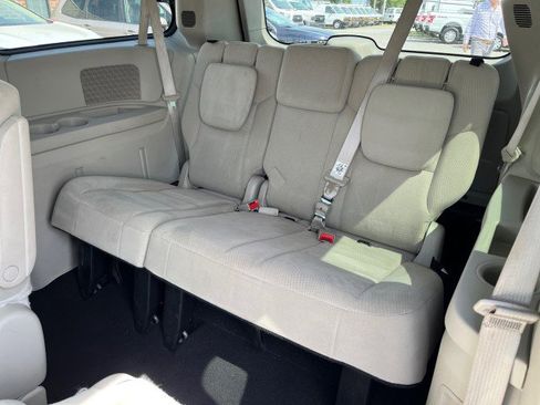 Used 2015 Dodge Grand Caravan SXT w/ UConnect Hands-Free Group FWD image 16