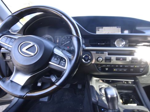 Used 2016 Lexus ES 300h image 9