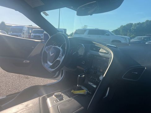 Used 2019 Chevrolet Corvette Stingray Coupe w/ 1LT RWD image 23