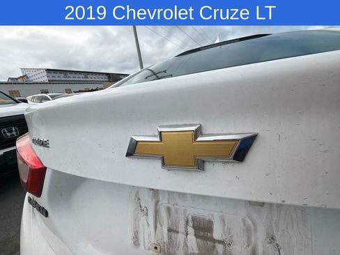 Used 2019 Chevrolet Cruze LT w/ Convenience Package FWD image 15