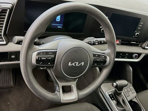 Used 2025 Kia Sportage LX image 18