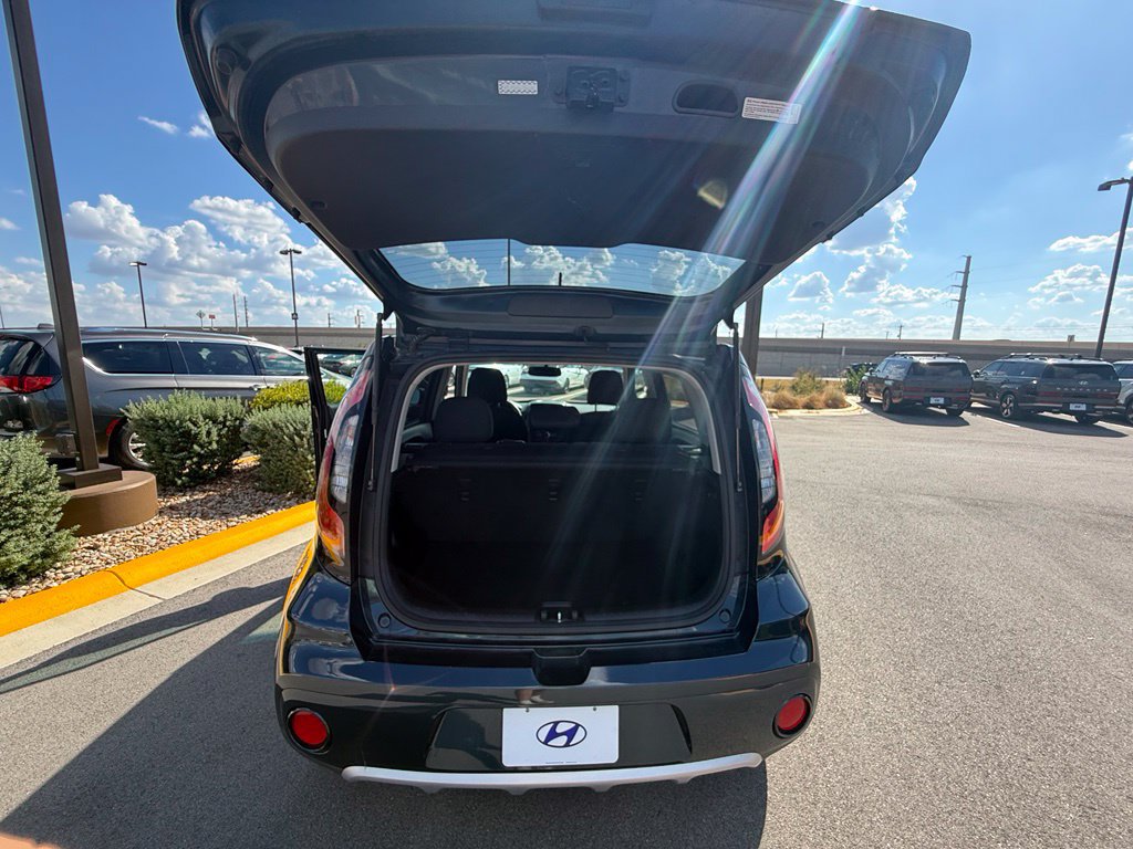 Used 2018 Kia Soul + FWD image 11