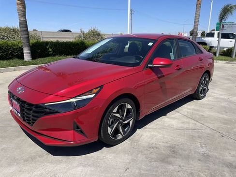 Used 2023 Hyundai Elantra SEL w/ Convenience Package FWD image 4
