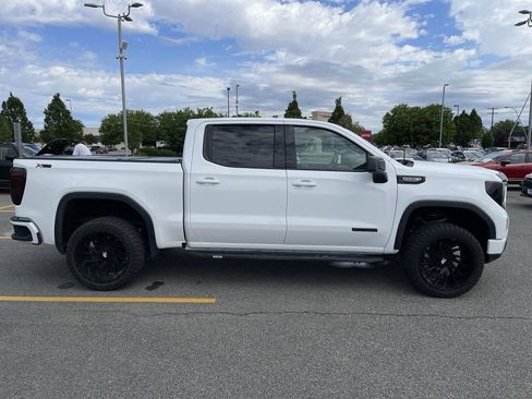 Used 2023 GMC Sierra 1500 Elevation w/ X31 Off-Road Package AWD/4WD image 10