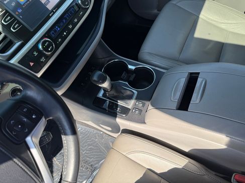 Used 2015 Toyota Highlander XLE AWD/4WD image 19