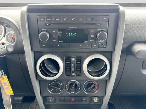 Used 2008 Jeep Wrangler Unlimited Sahara AWD/4WD image 18