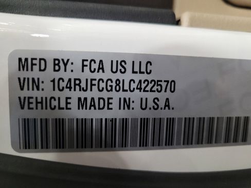 Used 2020 Jeep Grand Cherokee Overland AWD/4WD image 33