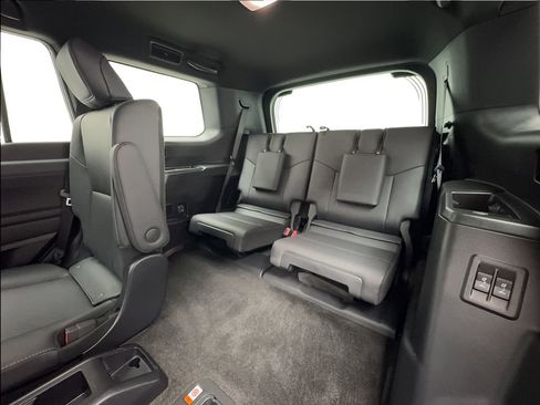 Used 2024 Lexus GX 550 w/ Accessory Package (Z1) AWD/4WD image 26