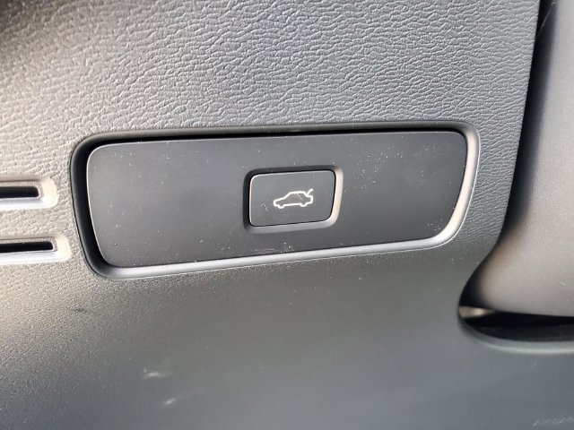 Certified 2026 Volvo XC40 B5 Core w/ Climate Package AWD/4WD image 16