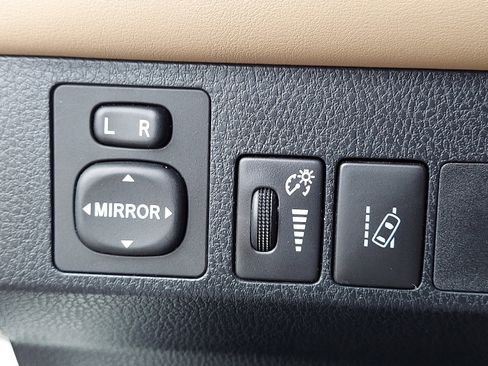 Used 2018 Toyota RAV4 XLE image 25