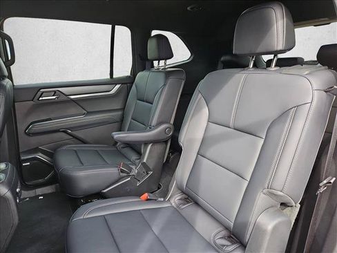 Used 2026 GMC Acadia Elevation w/ Elevation Premium Package FWD image 18