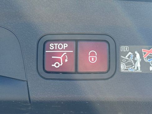 Used 2025 Mercedes-Benz GLE 450 4MATIC image 26