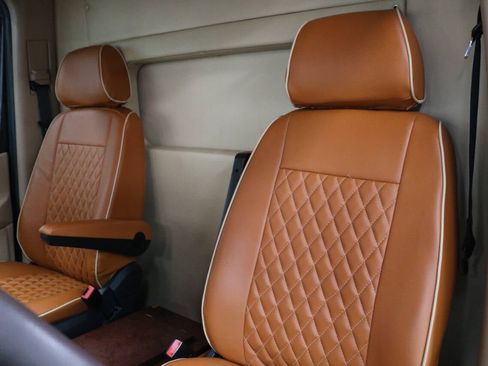 Used 2011 Mercedes-Benz Sprinter 2500 image 12