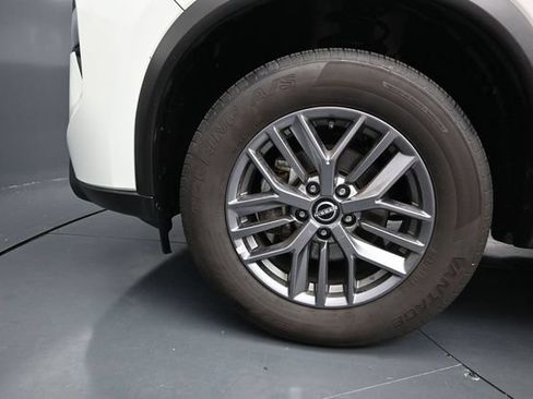 Used 2024 Nissan Rogue S AWD/4WD image 17