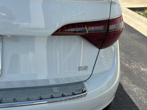Used 2024 Volkswagen Jetta SE w/ Panoramic Sunroof Package FWD image 15