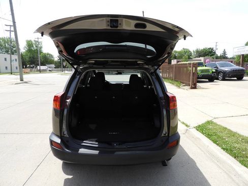 Used 2015 Toyota RAV4 LE w/ Four Season Floor Mat Package AWD/4WD image 26
