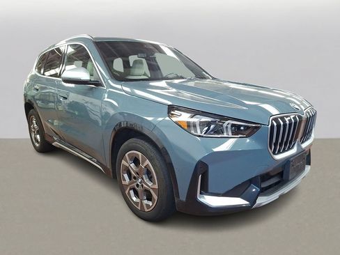 Used 2023 BMW X1 xDrive28i w/ Convenience Package AWD/4WD image 3