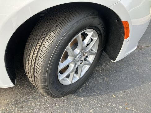 New 2026 Chrysler Pacifica Select FWD image 10